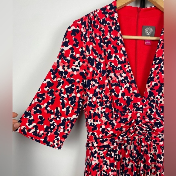Vince Camuto Red Dot Printed Midi V-Neck 3/4 Sleeve Dress - Picture 4 of 7